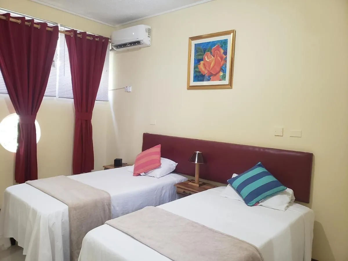 Bed and breakfast Sea Shell Palms, Ocho Ríos Couette-café